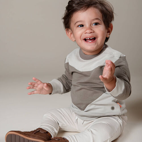 bess-baby-kleding-sweater-zand